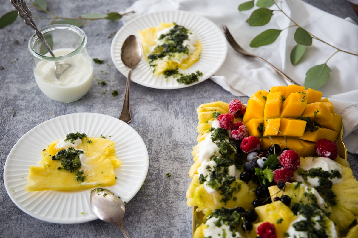 Pineapple carpaccio with mint sugar – Dessert the healthy way